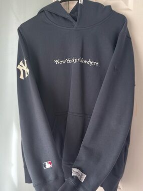 New York or Nowhere x New Era New York Yankees hoodie in navy.